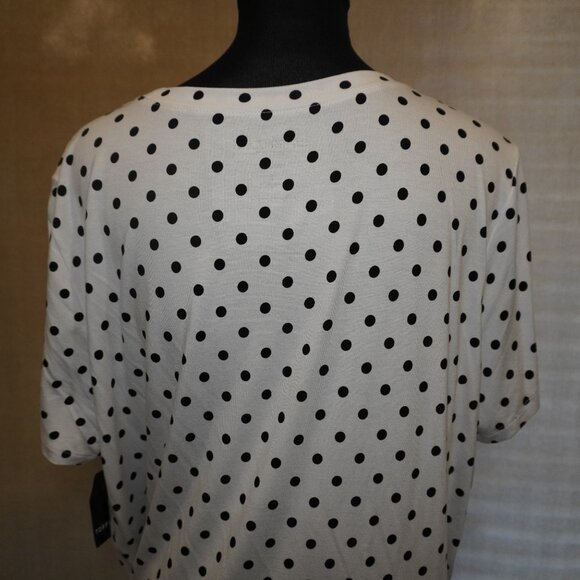 NWT- TORRID-White and Black Polka Dot Super Soft Tee Size 2 (18/20) - Picture 3 of 4